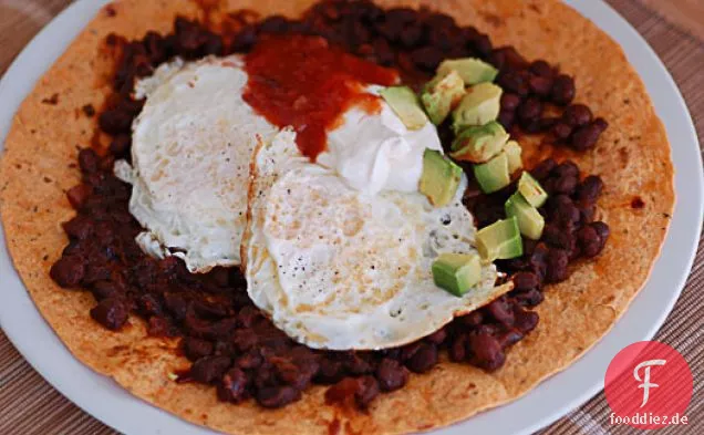 Huevos Rancheros mit Bbq Schwarze Bohnen