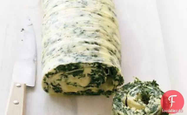 Familiengerolltes Omelett mit Spinat und Cheddar