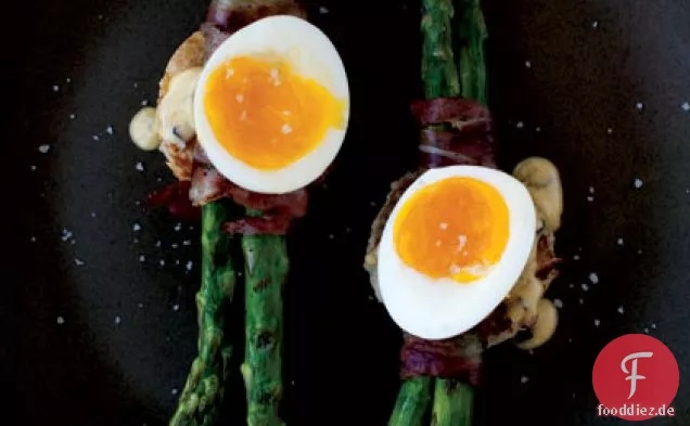 Gegrillter Spargel und 6-Minuten-Ei