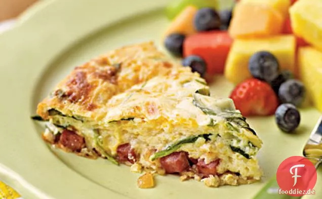 Crustless geräucherter Truthahn und Spinat Quiche
