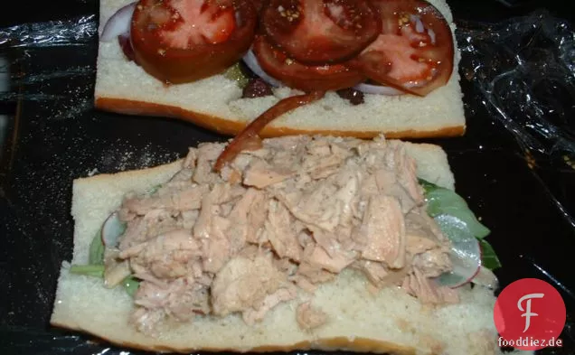 Pan Bagnat mit Rettich und Thunfisch