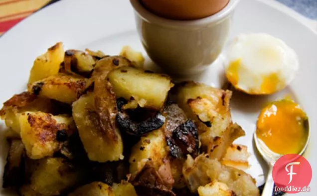 Weich gekochtes Ei mit Pommes Frites