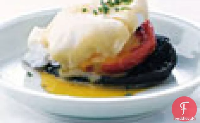 Pochierte Eier mit gerösteten Tomaten und Portabellas
