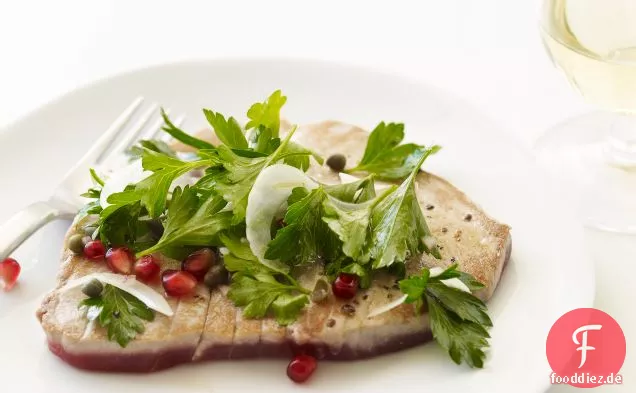 Thunfisch-Jakobsmuschel mit Petersilie und Granatapfelkernen