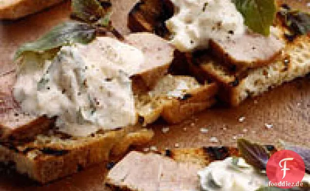 Gegrilltes Thunfisch-Bruschetta mit Chipotle Crème Fraîche