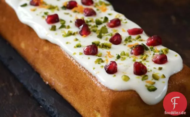 Klebriger Orangenkuchen mit Naturjoghurt-Topping