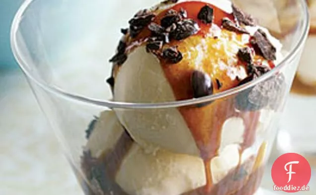 Vanilleeis mit Espresso-Karamellsauce