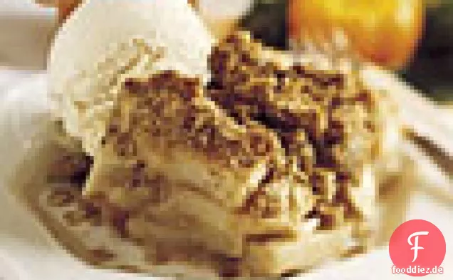 Apfel-Crumble und Vanilleeis