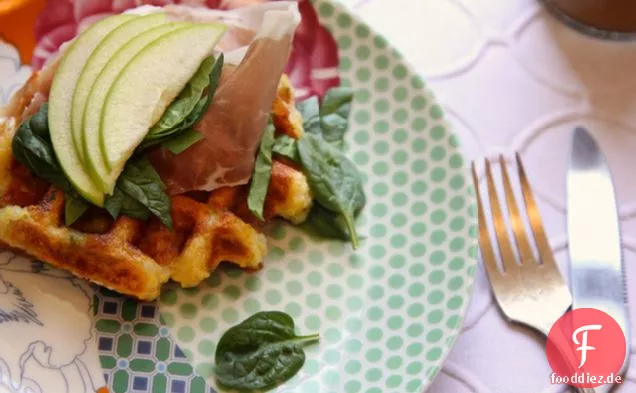 Glutenfreie Waffeln mit Maismehl und Gruyere