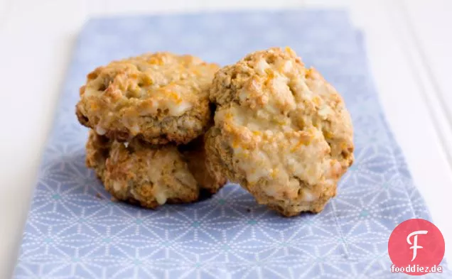 Macadamia-Hafer-Scones mit Orangenglasur