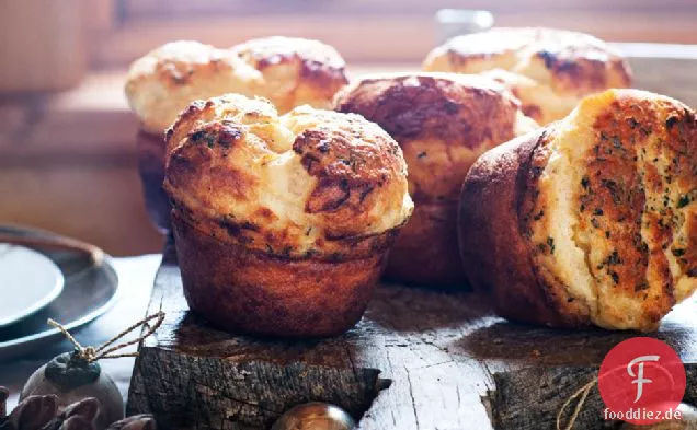 Muskatnuss und schwarzer Pfeffer Popovers