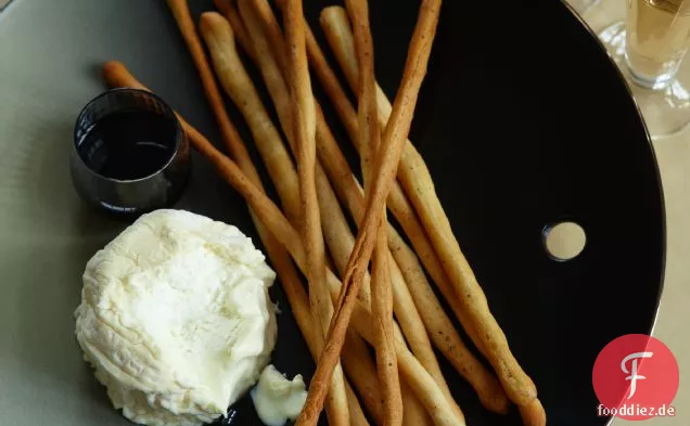 Grissini mit schwarzem Pfeffer