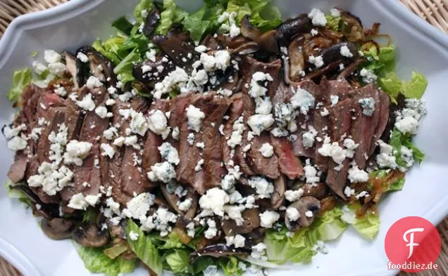 Steaksalat mit Pfefferkruste