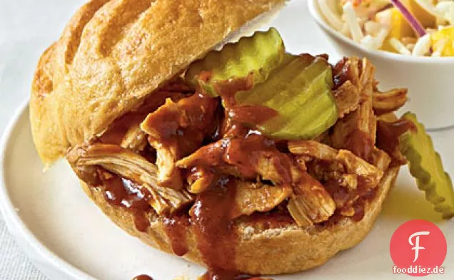 Pulled Chicken Sandwiches mit schwarzem Pfeffer und Melasse