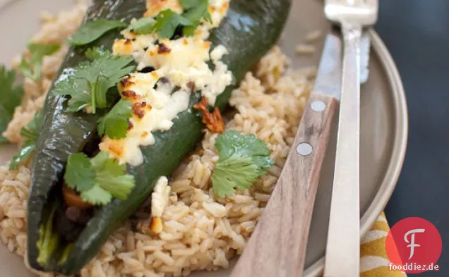 Bierbohne gefüllte Poblano Paprika
