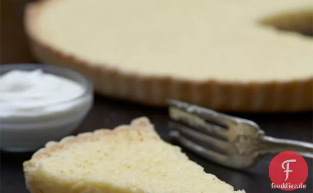 Buttermilchkuchen mit geschlagenem Honig Crème Fraich