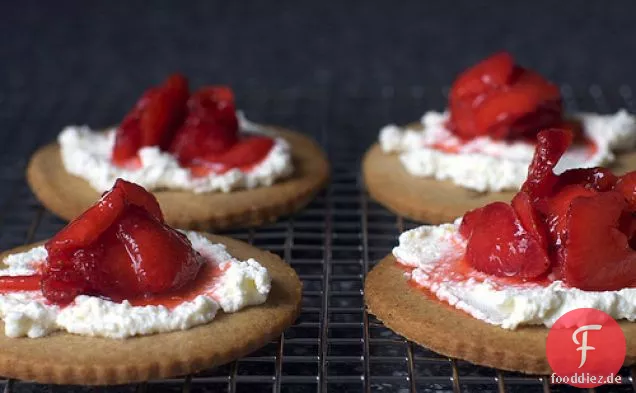 Erdbeer-Ricotta-Graham-Törtchen