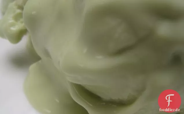 Avocado Frozen Yogurt mit Honig und Vanille