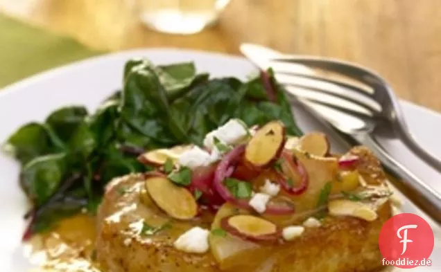 Honiggeschmorte Schweinekoteletts mit Birnen, roten Zwiebeln, Feta & Zwiebeln