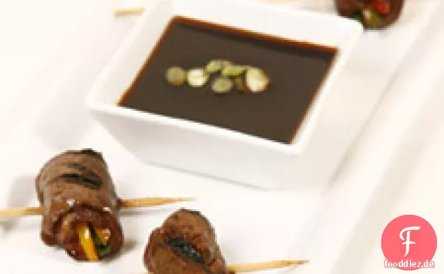 Gegrillte Rinderbrötchen mit Schalotten-Soja-Dip-Sauce