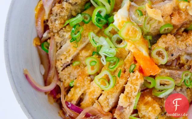 Katsudon (Schweinekotelett Reisschüssel)
