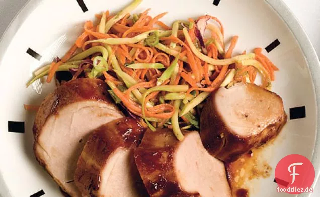 Hoisin Schweinefilet mit asiatischem Karottensalat