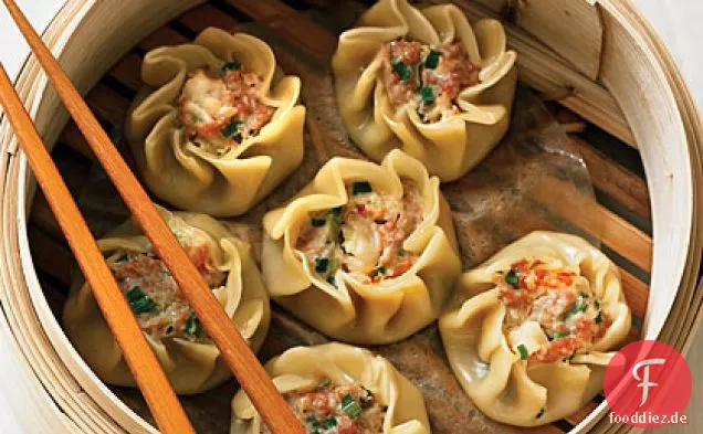 Schweinefleisch und Garnelenknödel (Shu Mai)