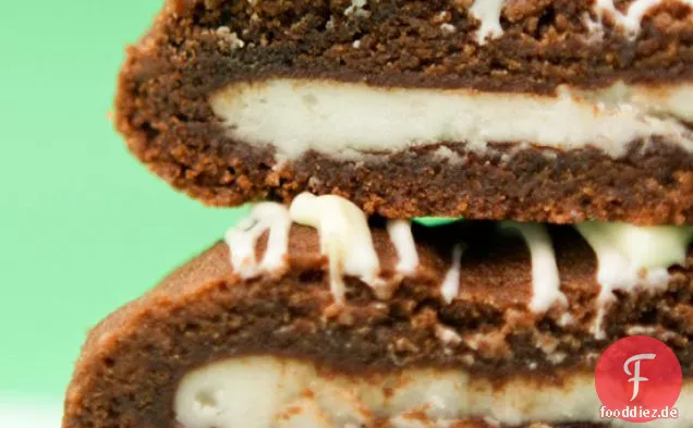 Doppelte Schokoladenkekse mit einer Pfefferminz-Patty-Überraschung