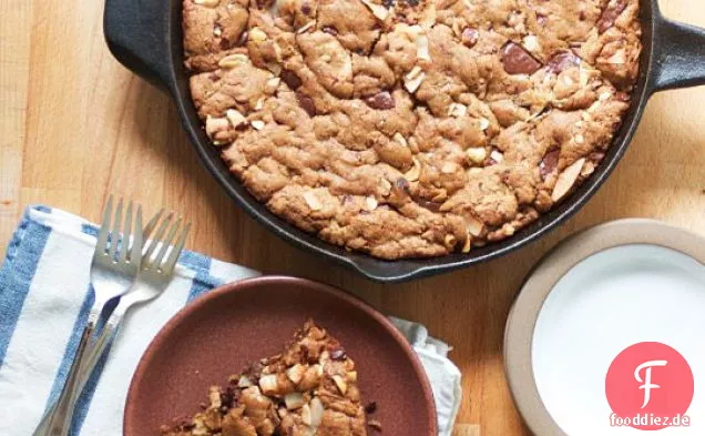 Dunkle Schokolade und Haselnuss Skillet Blondies