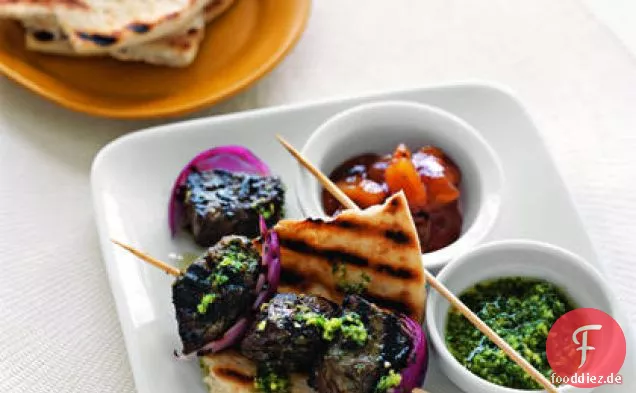 Rindfleisch-Kebabs nach indischer Art mit Koriandersauce