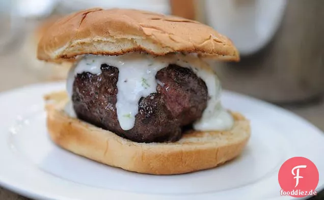 Lammburger mit Korianderjoghurt