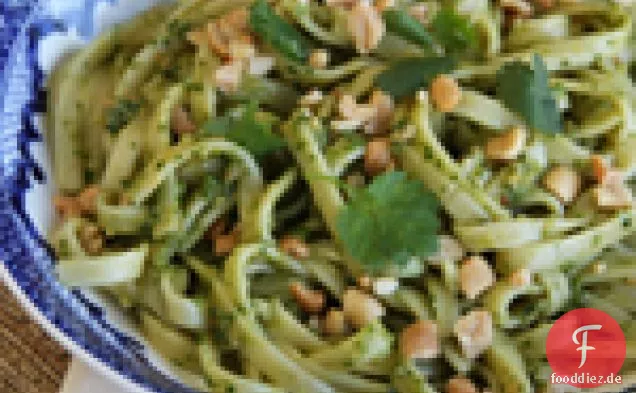 Nudeln Mit Koriander-Erdnuss-Pesto