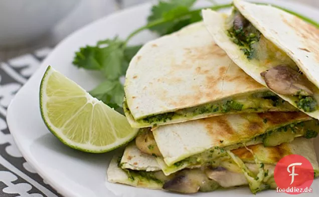 Pilz & Zucchini Quesadillas mit Korianderpesto