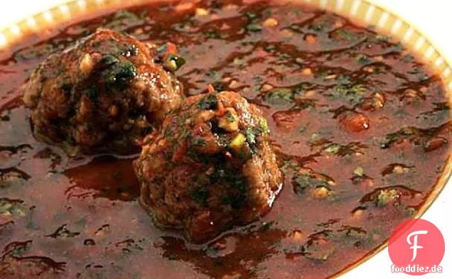 Kibbeh Bi'kizabrath (Koriander-Tomatensuppe mit syrischen Fleischbällchen)