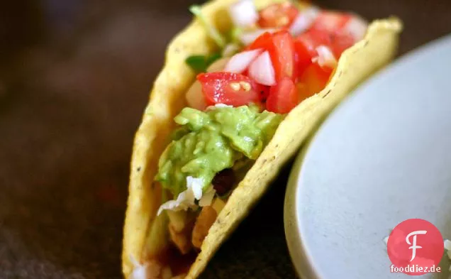 Huhn Tacos + Salsa Fresca