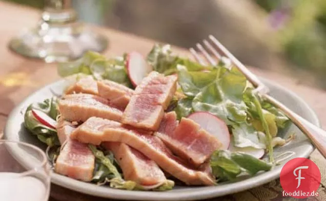 Gebratener Thunfisch-Rettich-Salat mit Wasabi-Dressing