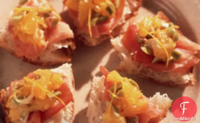Spanischer Schinken mit Oliven und Orangen