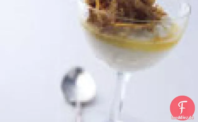 Orangen-Joghurt-Parfaits mit zerkleinertem Weizen-Crisps