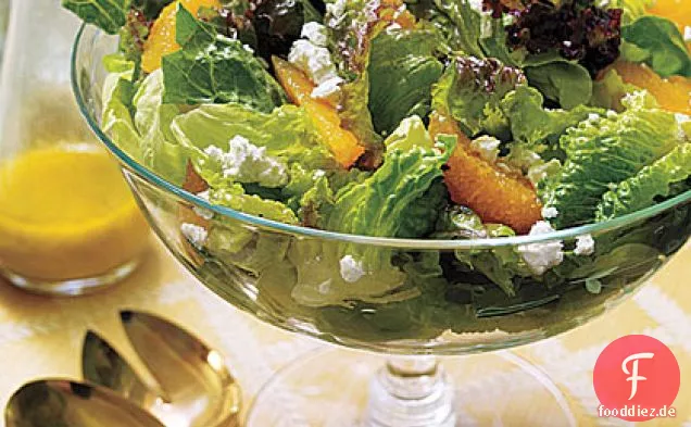 Gemischter grüner Salat mit Orangen