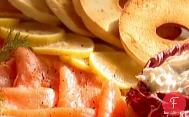 Bagels mit Geräuchertem Lachs und Felchen Salat