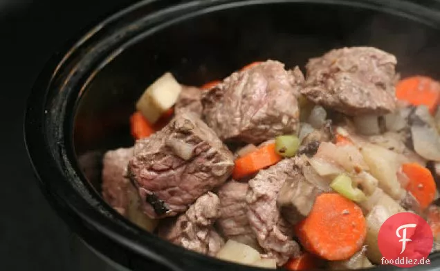 Langsam gekochter Rindereintopf (mit Pilzen und Gemüse)