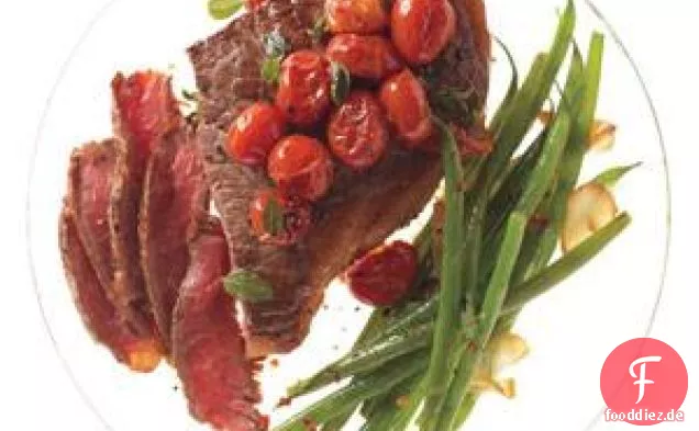Steak mit Pfanne Tomaten