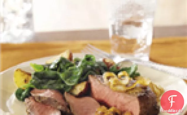 Gepfefferte Steaks mit karamellisierten Zwiebeln
