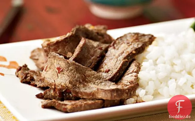 Flankensteak mit heißer Erdnusssauce