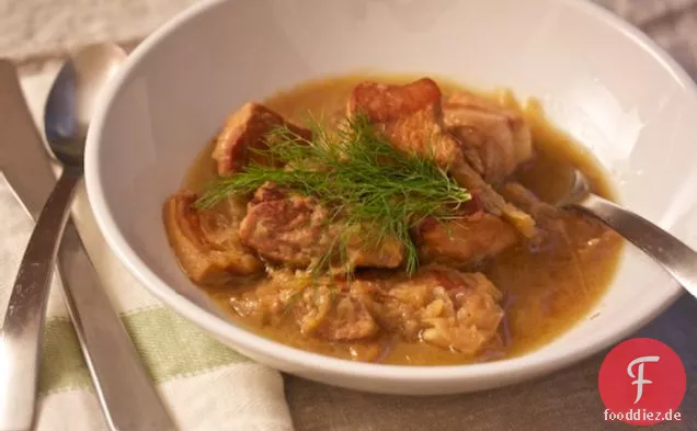Apfelwein-geschmorte Schweineschulter mit Fenchel und Apfel