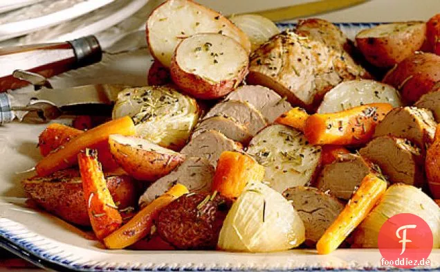Ofengebratenes Gemüse und Schweinefleisch