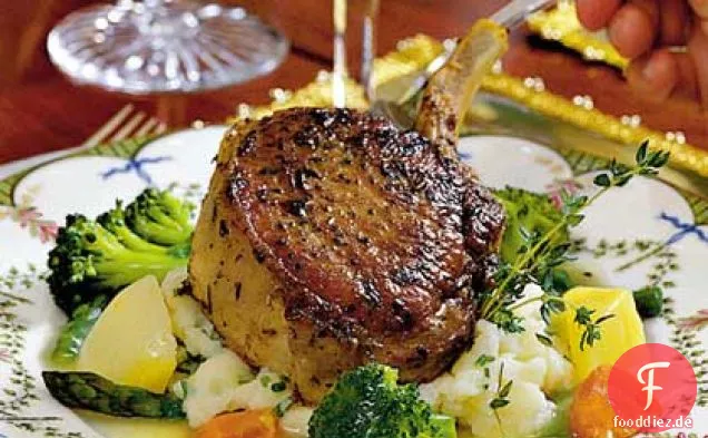 Gegrillte Schweinekoteletts mit Knoblauch Kartoffelpüree