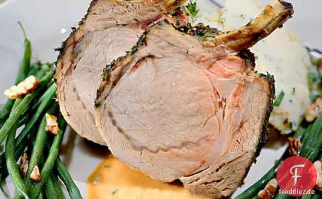 Herb-verkrustete Rack von Schweinefleisch