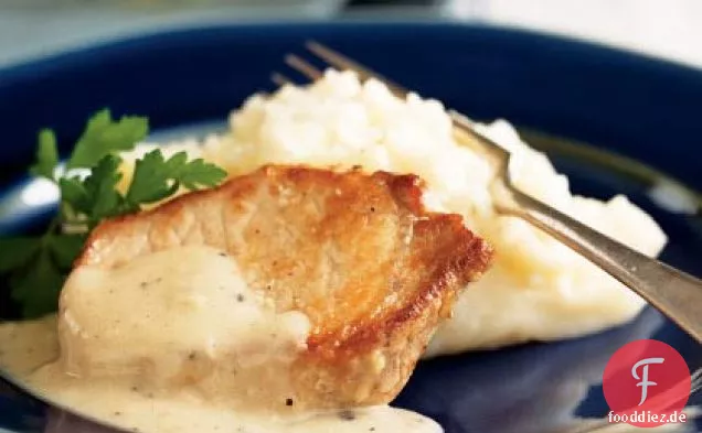 Schweinekoteletts mit Landsoße und Kartoffelpüree