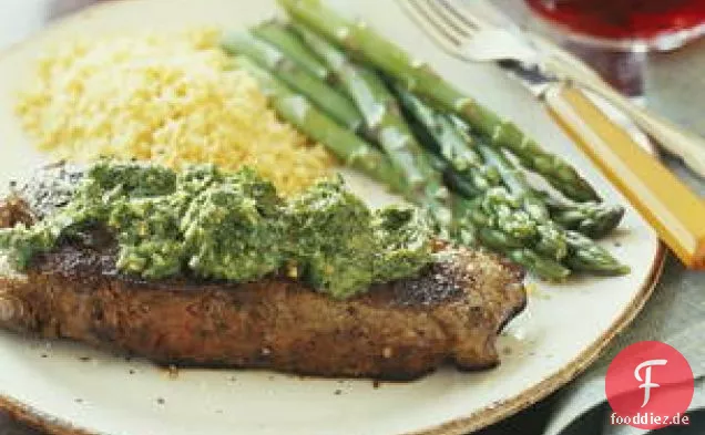 Chimichurri Steak, Huhn oder Schweinekoteletts mit Spargel und Tomaten
